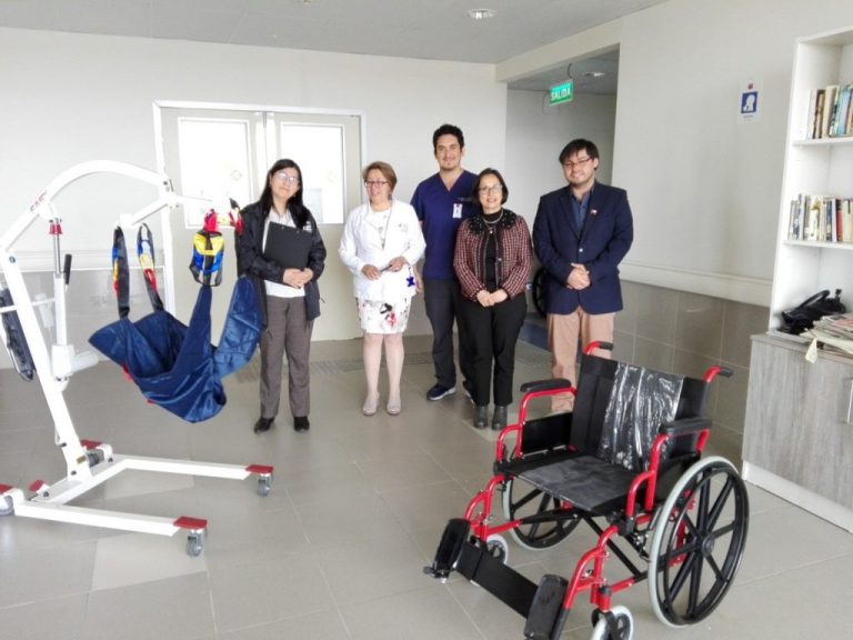 ENTREGA-DE-AYUDAS-SOCIALES-A-HOSPITAL-DR.-CHAMORRO-IGLESIAS-1024x768